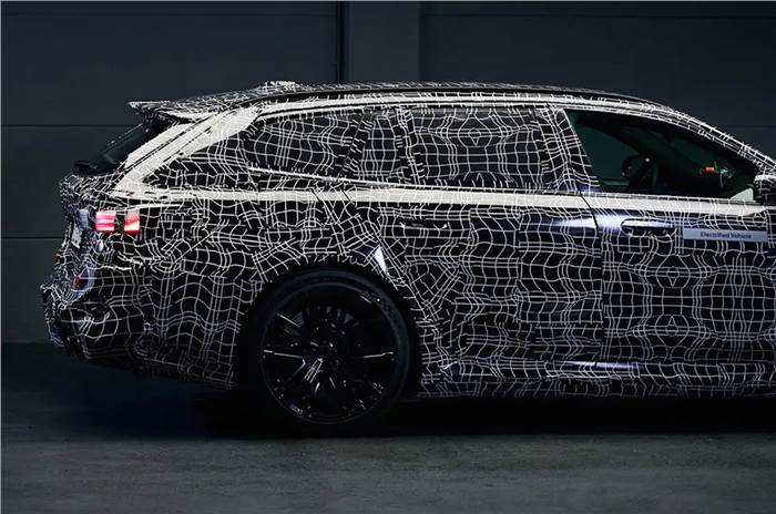 BMW M5 Touring teased 